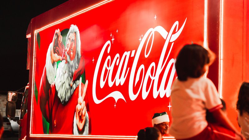 Caminhão iluminado de Natal da Coca-Cola passa por Aracaju nesta quinta-feira (9)