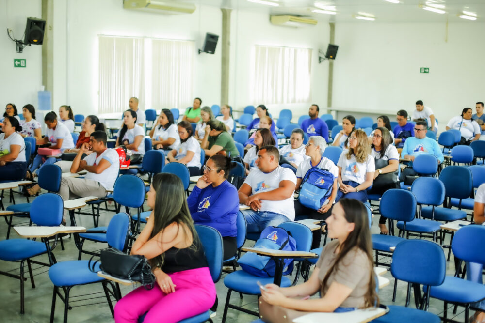 Agentes Comunitários de Saúde de Lagarto participam de uma capacitação promovida pelo Governo do Estado sobre prevenção ao câncer de mama e colo de útero