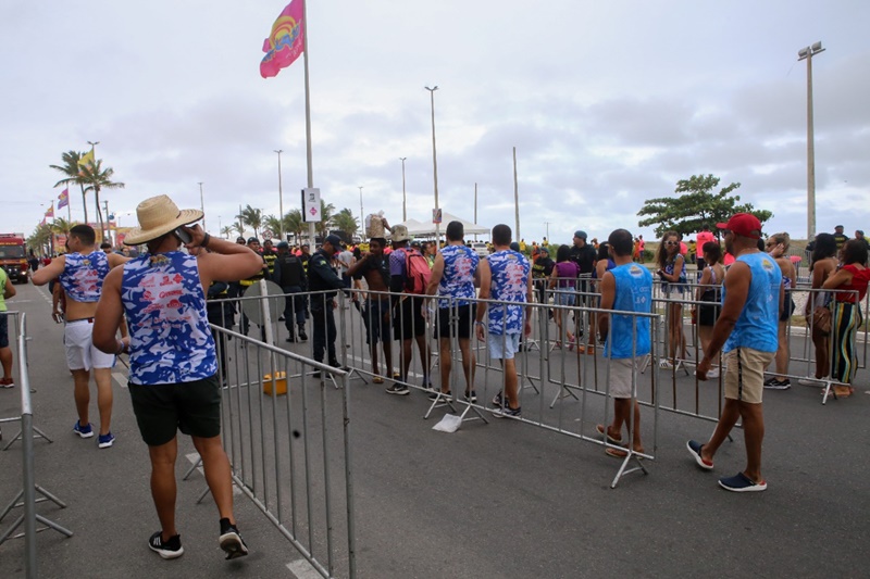 Pontos de controle da Polícia Militar garantem acesso seguro à festividade