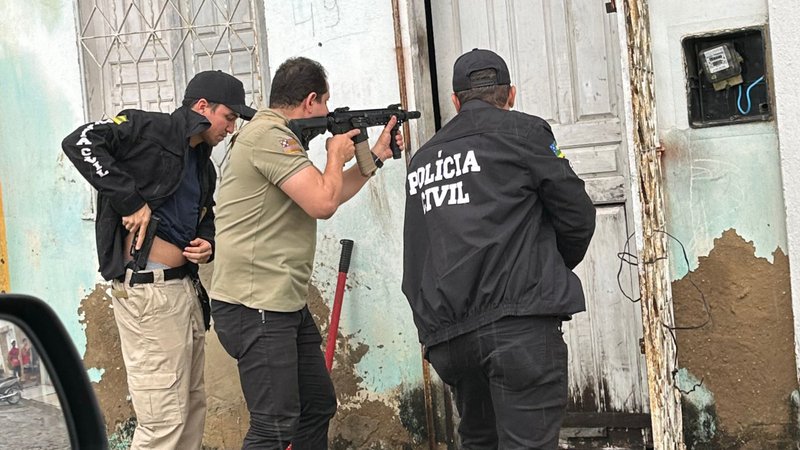 Polícia recupera moto roubada e apreende arma de brinquedo em Lagarto