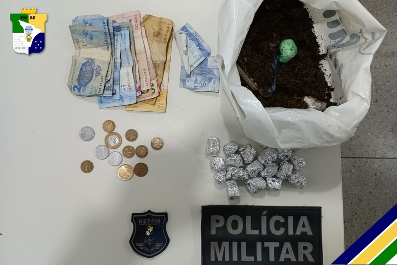 PM apreende 350 gramas de maconha e prende duas pessoas por tráfico na cidade de Pinhão