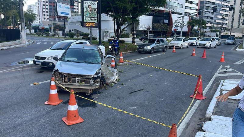 Acidente de carro deixa homem morto na Zona Sul de Aracaju