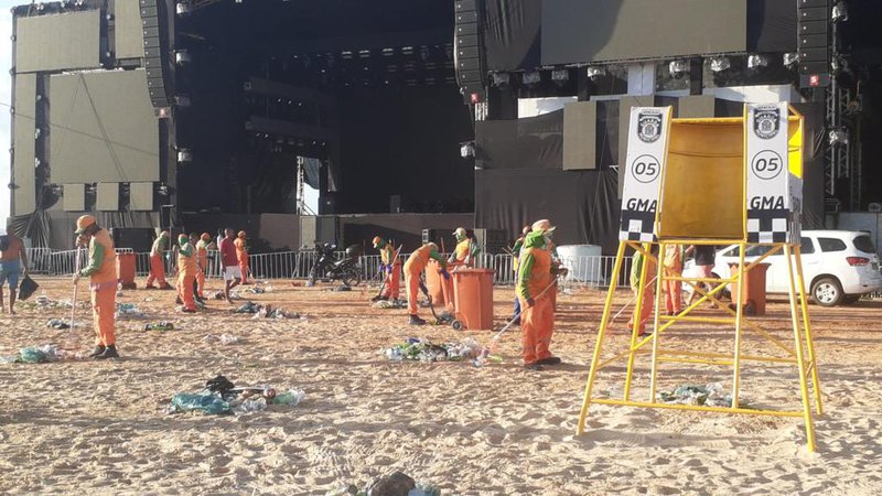 Após festa de Réveillon, mais de cinquenta toneladas de lixo são recolhidas em Aracaju