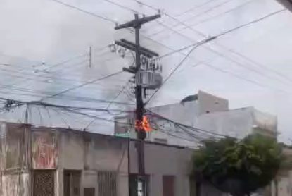 Outro poste de avenida de Aracaju pega fogo em menos de 24 horas