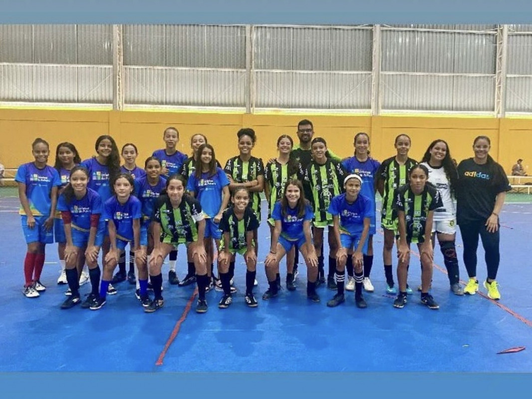 Lagarto celebra primeira partida amistosa do time de base feminino de futsal no Estação Cidadania