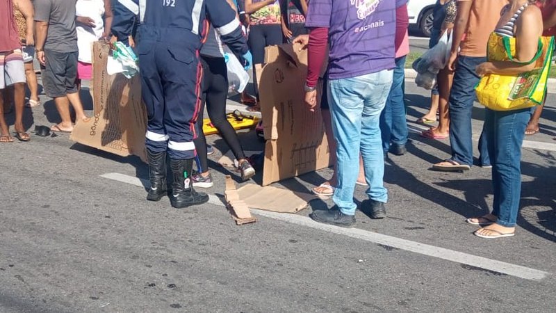 Motoboy é atingido por viatura policial, fica gravemente ferido e sofre amputação no pé em Aracaju