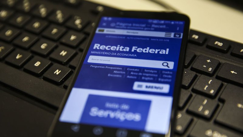 Receita libera consulta a lote residual de restituições do IRPF; depósito será feito no dia 29