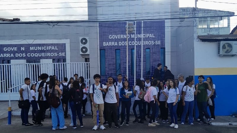 Estudantes do IFS reivindicam mais transporte escolar na Barra dos Coqueiros
