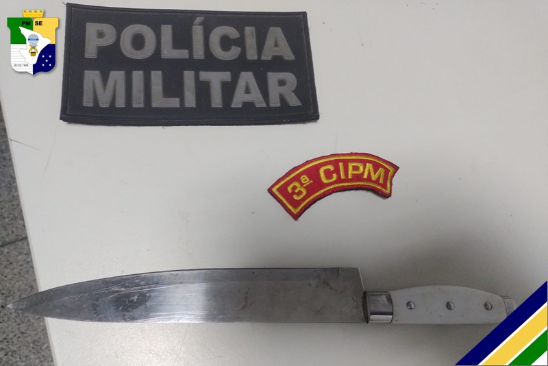 Polícia Militar apreende arma branca e prende homem por violência doméstica