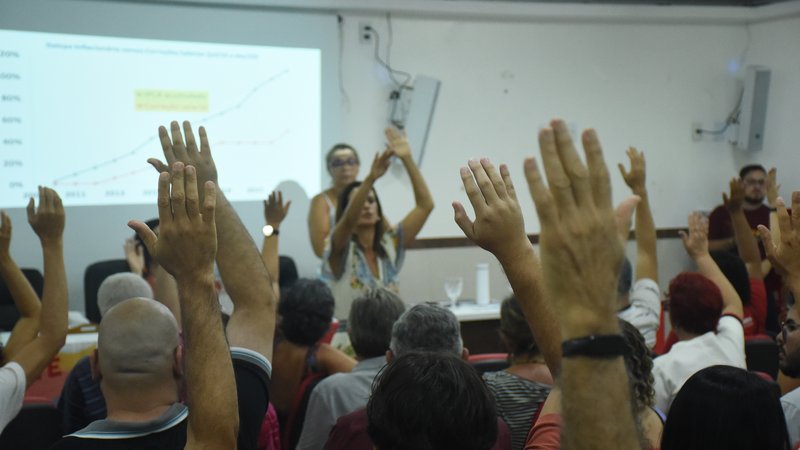 Professores da UFS aprovam indicativo de greve para início de maio