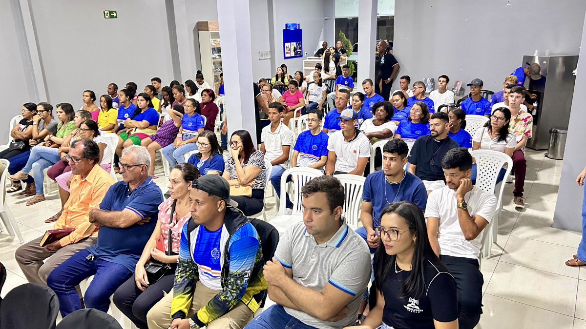 Promovendo cultura e arte para alunos: Escolas municipais prestigiam companhia de teatro conhecida internacionalmente