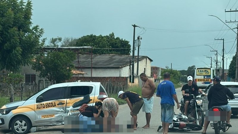 Carro de autoescola e moto colidem na SE-220 em Aquidabã