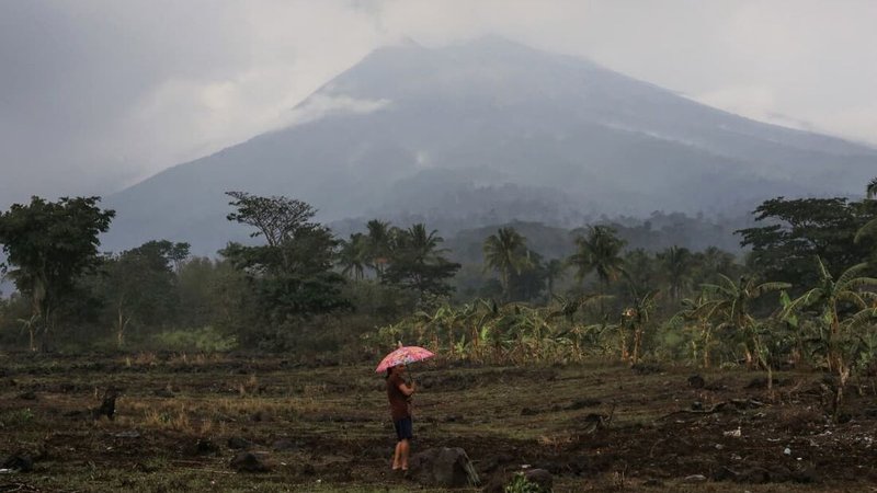 Vulcão entra em erupção nas Filipinas e 700 pessoas deixam suas casas
