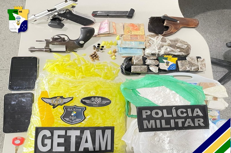 PM prende quatro suspeitos e apreende drogas e armas de fogo em Itabaiana