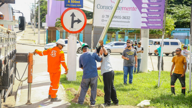 Prefeitura e Governo do Estado instalam dois novos semáforos em Lagarto