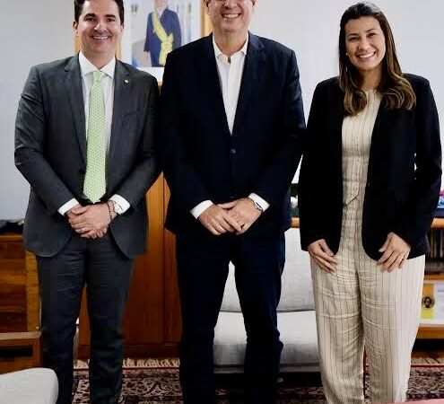 Ao lado da prefeita Hilda Ribeiro e do deputado Gustinho Ribeiro, ministro Márcio Macedo anuncia investimentos federais em Lagarto