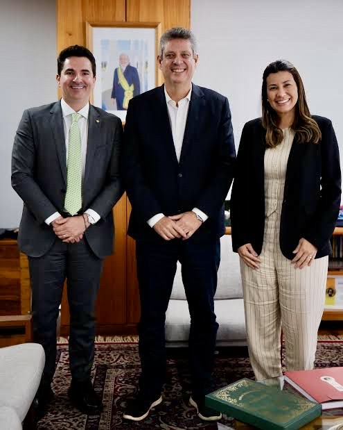 Ao lado da prefeita Hilda Ribeiro e do deputado Gustinho Ribeiro, ministro Márcio Macedo anuncia investimentos federais em Lagarto