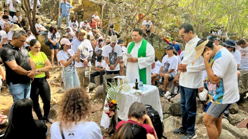 Imersão na história e cultura do cangaço marca a 27ª missa na Grota do Angico