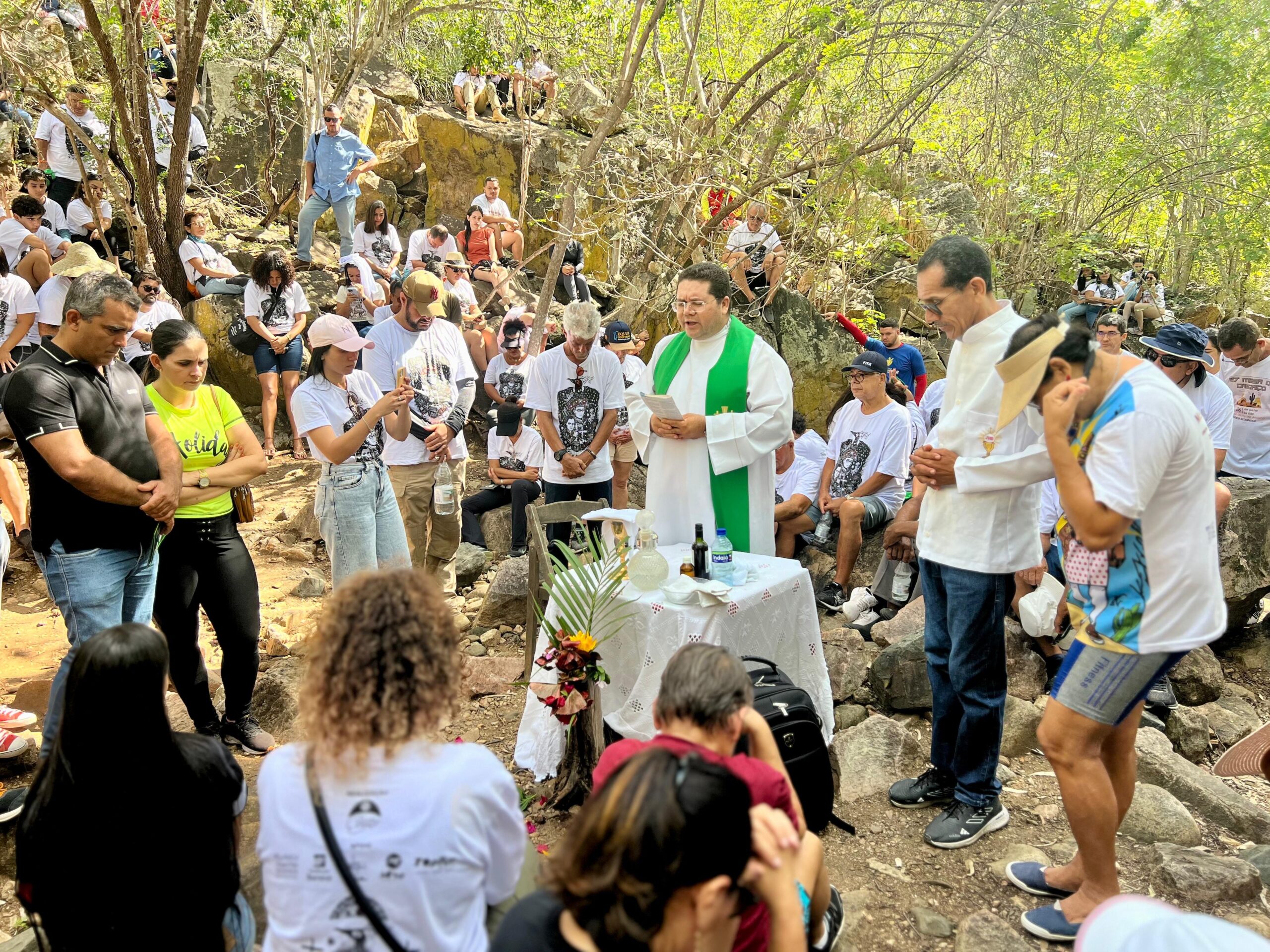 Imersão na história e cultura do cangaço marca a 27ª missa na Grota do Angico