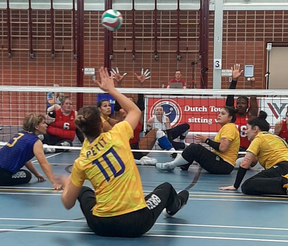 Brasil chega a final do Torneio Holandês de Vôlei Sentado com vitória épica sobre os Estados Unidos