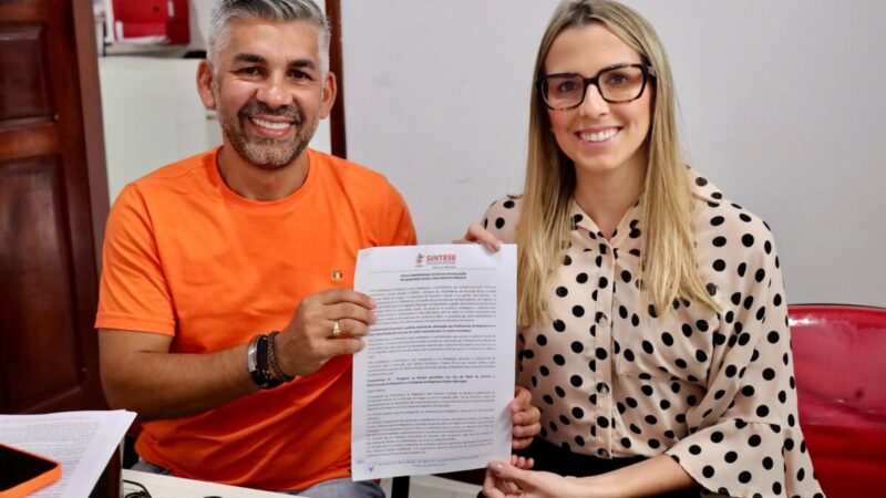 Rafaela e Fábio Frank assinam carta-compromisso pela valorização do magistério em Lagarto