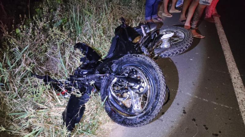 Acidente entre motocicleta e ciclomotor deixa um morto e um ferido em Monte Alegre