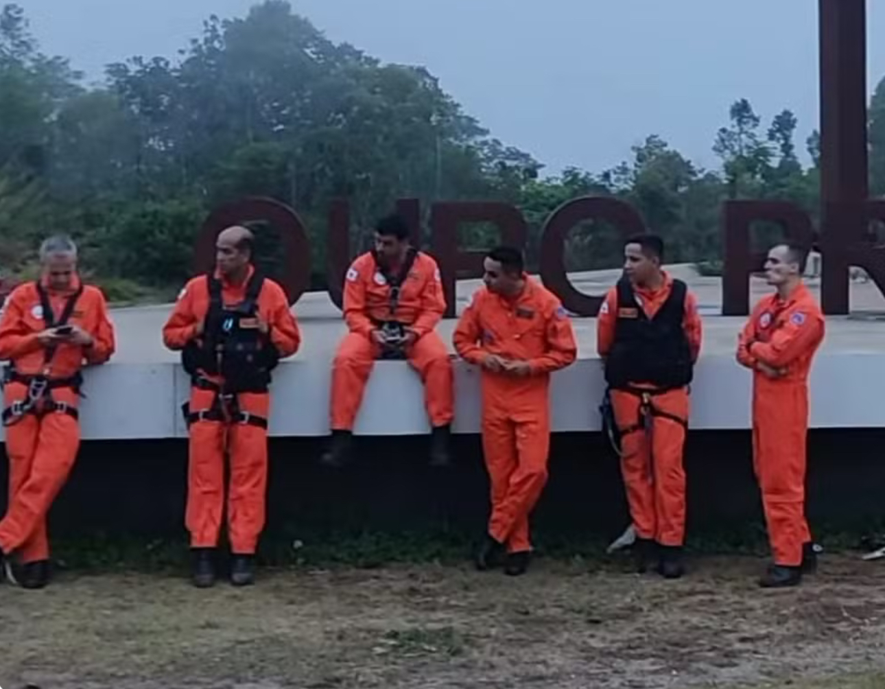 Seis pessoas morrem em queda de helicóptero dos Bombeiros de Minas Gerais