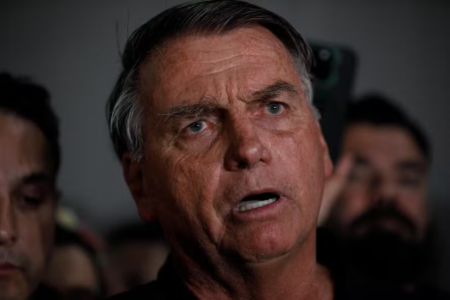 Bolsonaro nega envolvimento em plano golpista e admite temor de prisão