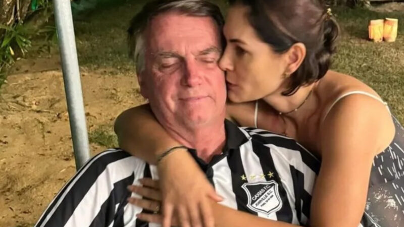 Michele Bolsonaro faz declaração ao marido durante viagem a Alagoas