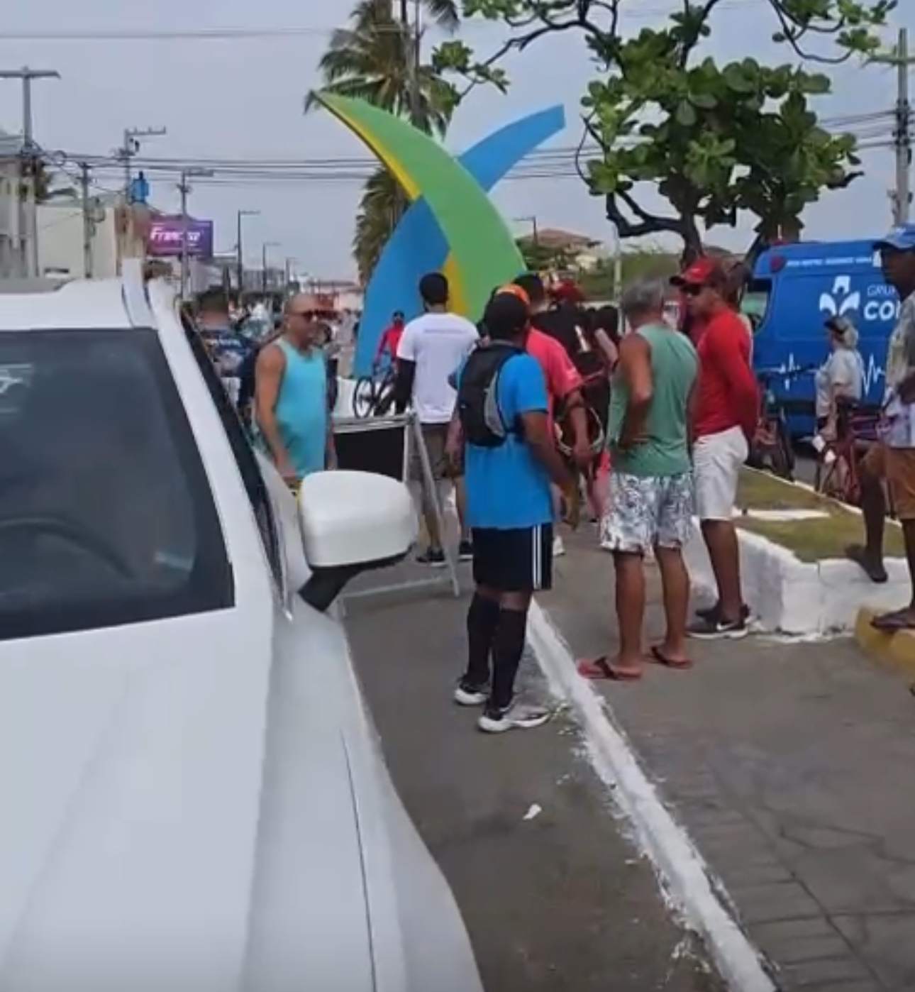 Motorista invade percurso do IRONMAN em Aracaju e atropela atleta