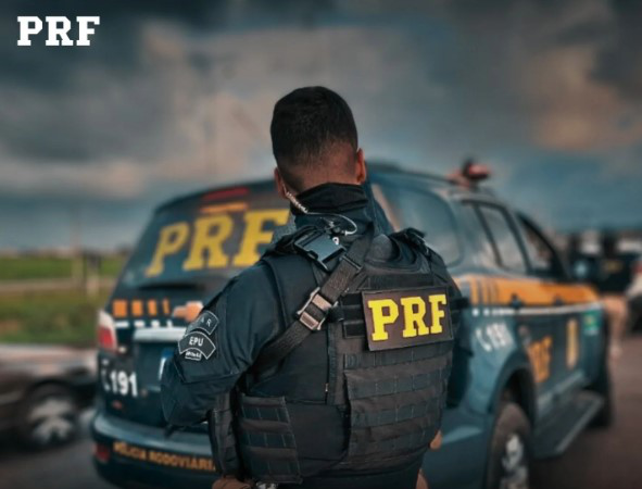 PRF recupera carro roubado e prende motorista na BR-235 em Sergipe