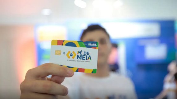 Governo inicia pagamento do programa Pé-de-Meia a estudantes do ensino médio