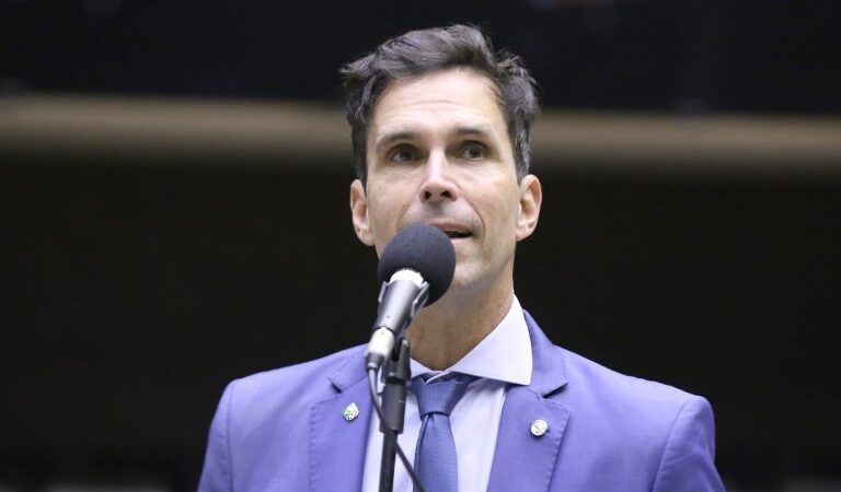 Comissão aprova projeto que prevê atividades esportivas nas escolas durante as férias