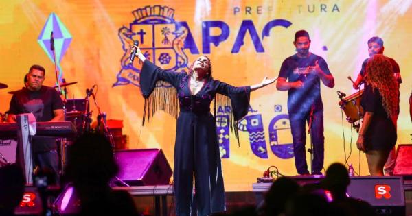 Joseane Dy Josa se emociona ao cantar em palco que homenageia seu pai no Forró Caju 2025