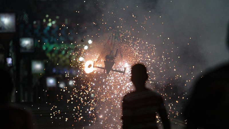 Uso abusivo de fogos e de som alto pode configurar perturbação do sossego