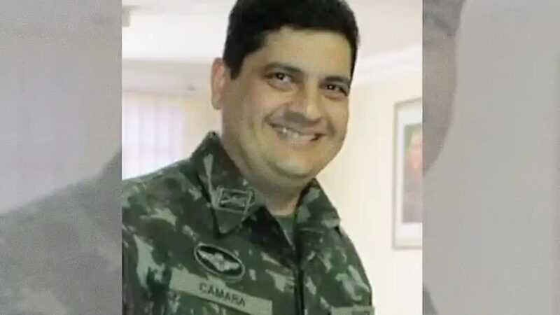 Alexandre de Moraes manda prender ex-assessor de Bolsonaro por descumprir ordem judicial