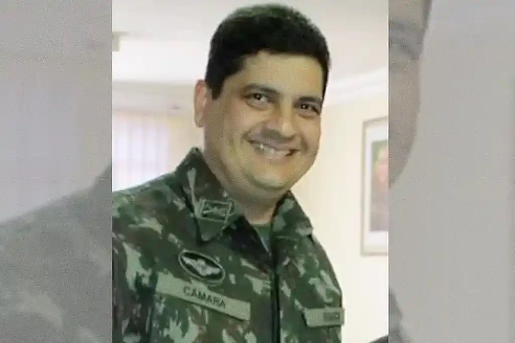 Alexandre de Moraes manda prender ex-assessor de Bolsonaro por descumprir ordem judicial
