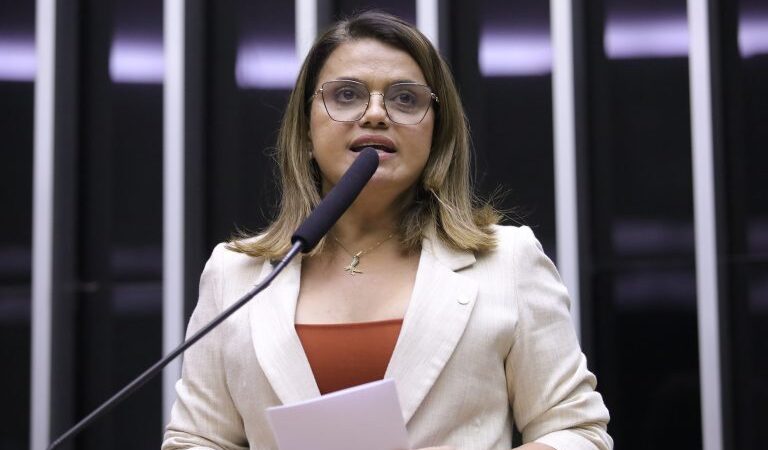 Comissão aprova meia-entrada para mulheres em jogos de futebol
