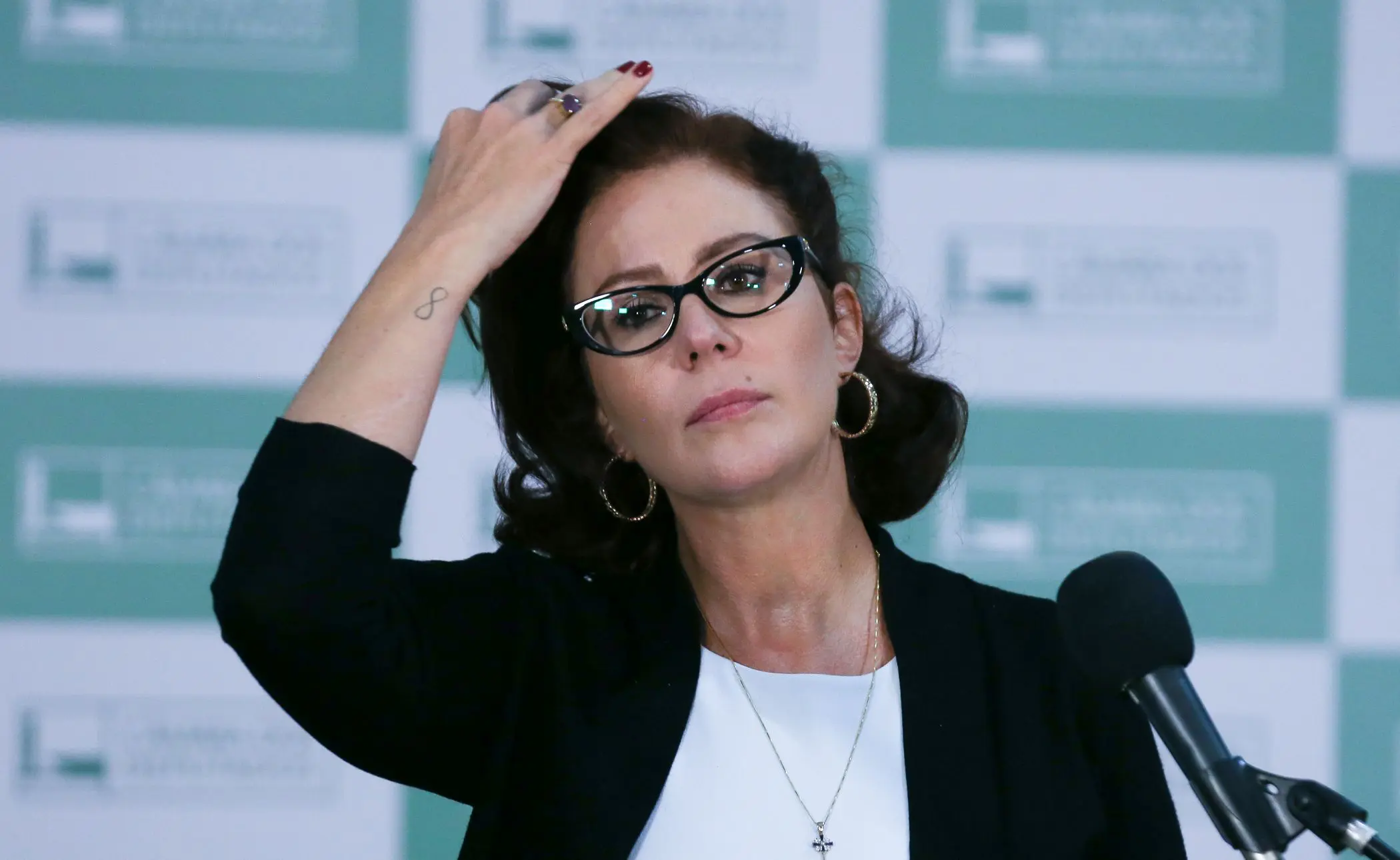 Deputada Carla Zambelli pode ser presa a qualquer momento na Itália, alerta Embaixador Brasileiro