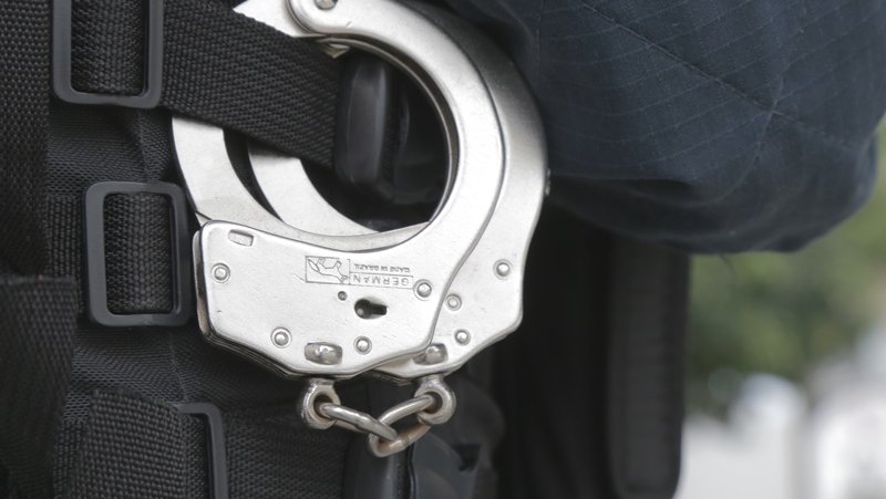 Flanelinha é preso em flagrante por extorsão e ameaça contra motorista na Coroa do Meio