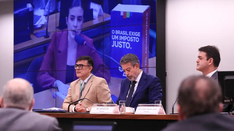Projeto que isenta Imposto de Renda para quem ganha até R$ 5 mil avança na Câmara dos Deputados