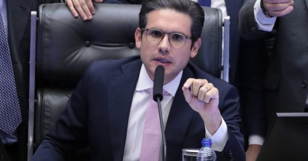 Motta diz que há limites para protestos e que o respeito à Mesa é inegociável