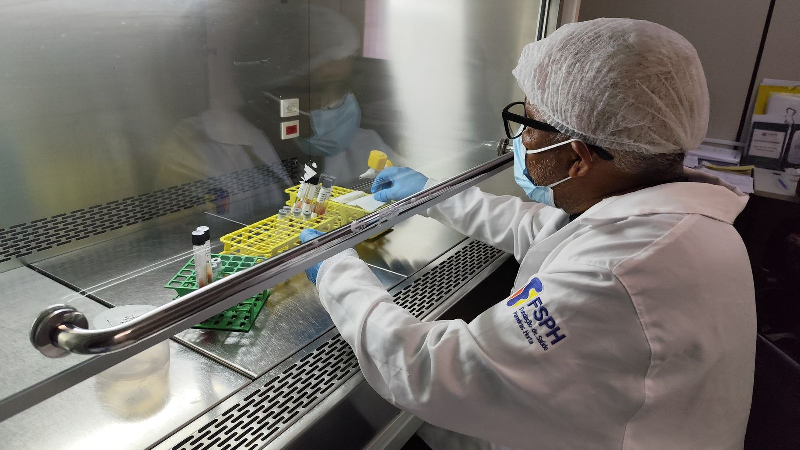 Lacen tem papel estratégico no diagnóstico das meningites bacterianas em Sergipe