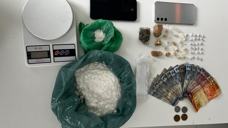 Dois homens são presos e adolescente é apreendido por tráfico de drogas em Tobias Barreto