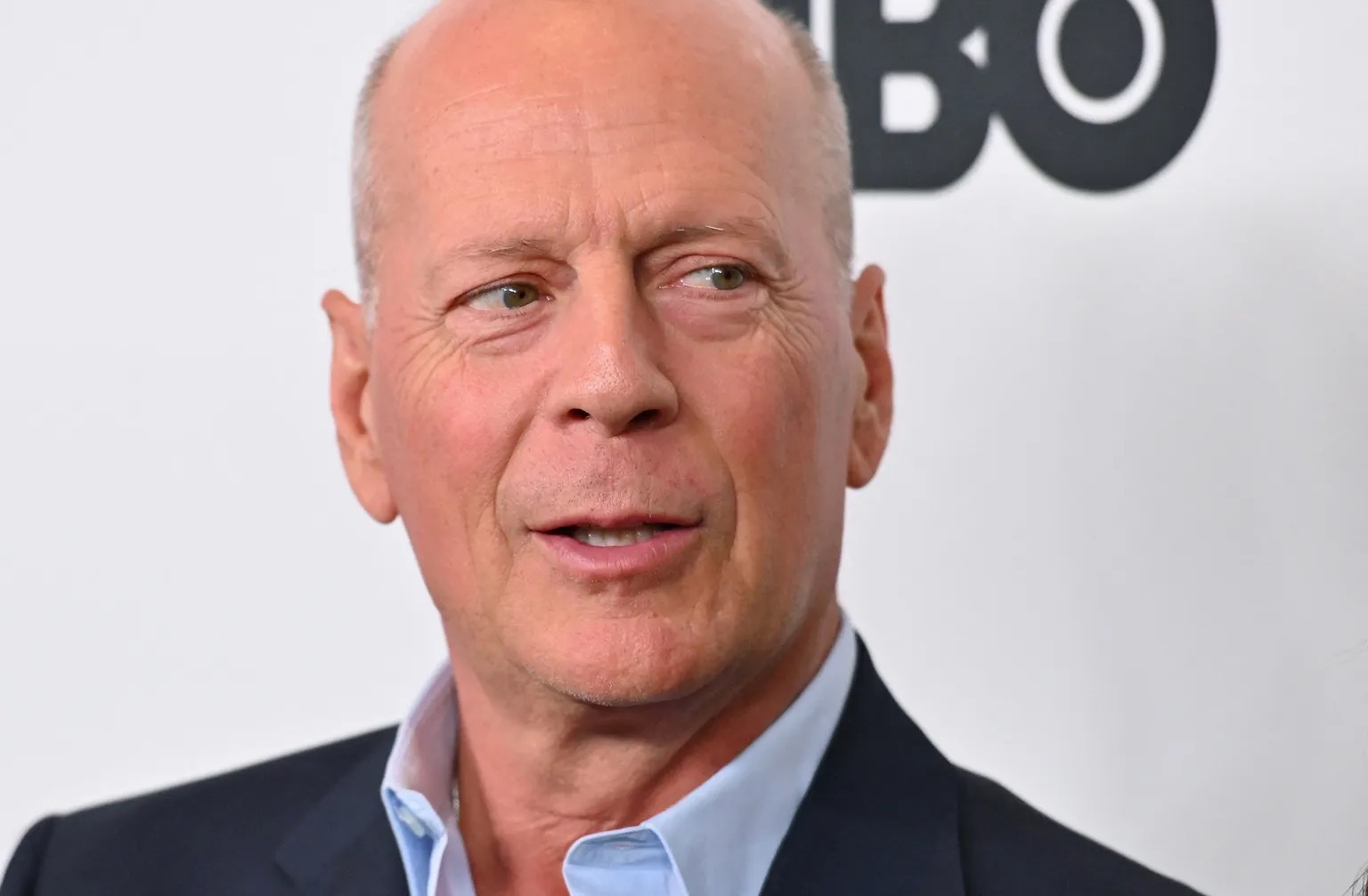 Astro Bruce Willis se muda para casa separada para receber cuidados intensivos após diagnóstico de Demência