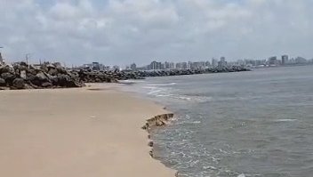 Canal profundo em praia de Aracaju gera alerta nas redes sociais; bombeiros acompanham situação