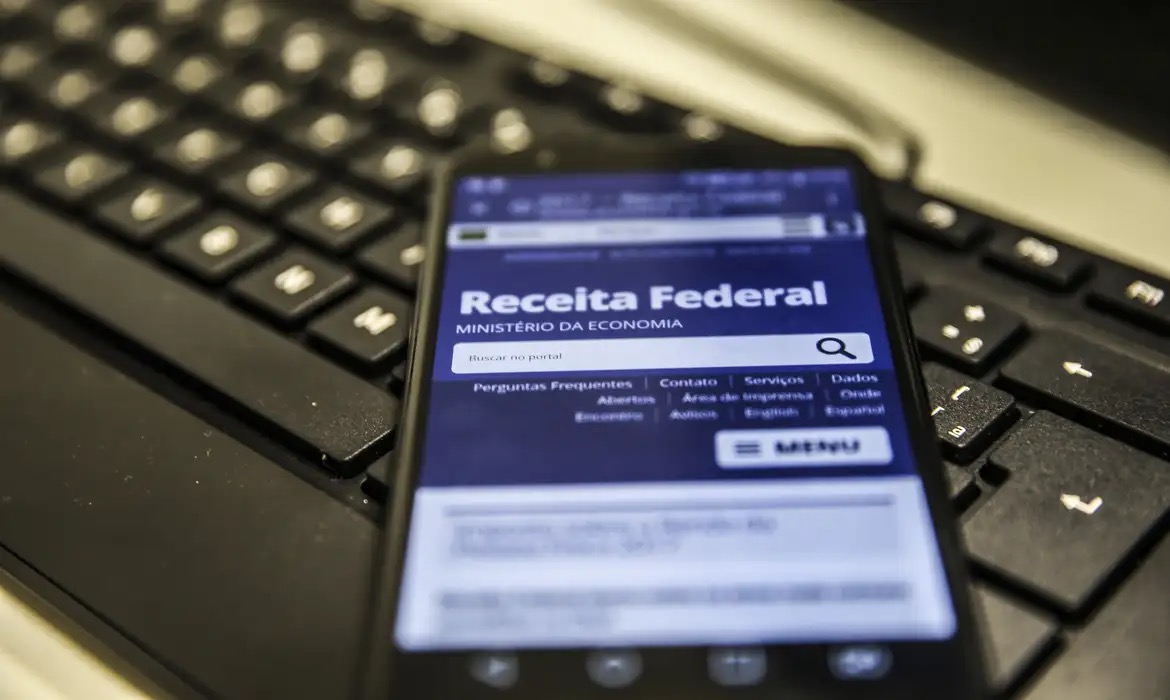 Governo Federal desenvolve superplataforma tributária 150 vezes maior que o PIX