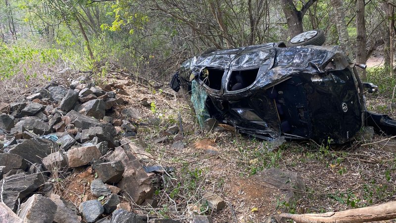 Homem morre após carro sair da pista e despencar em ribanceira na SE-230, em Canindé de São Francisco