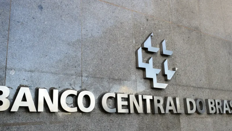 Mercado mantém projeções para inflação, PIB, Selic e dólar, indica Focus