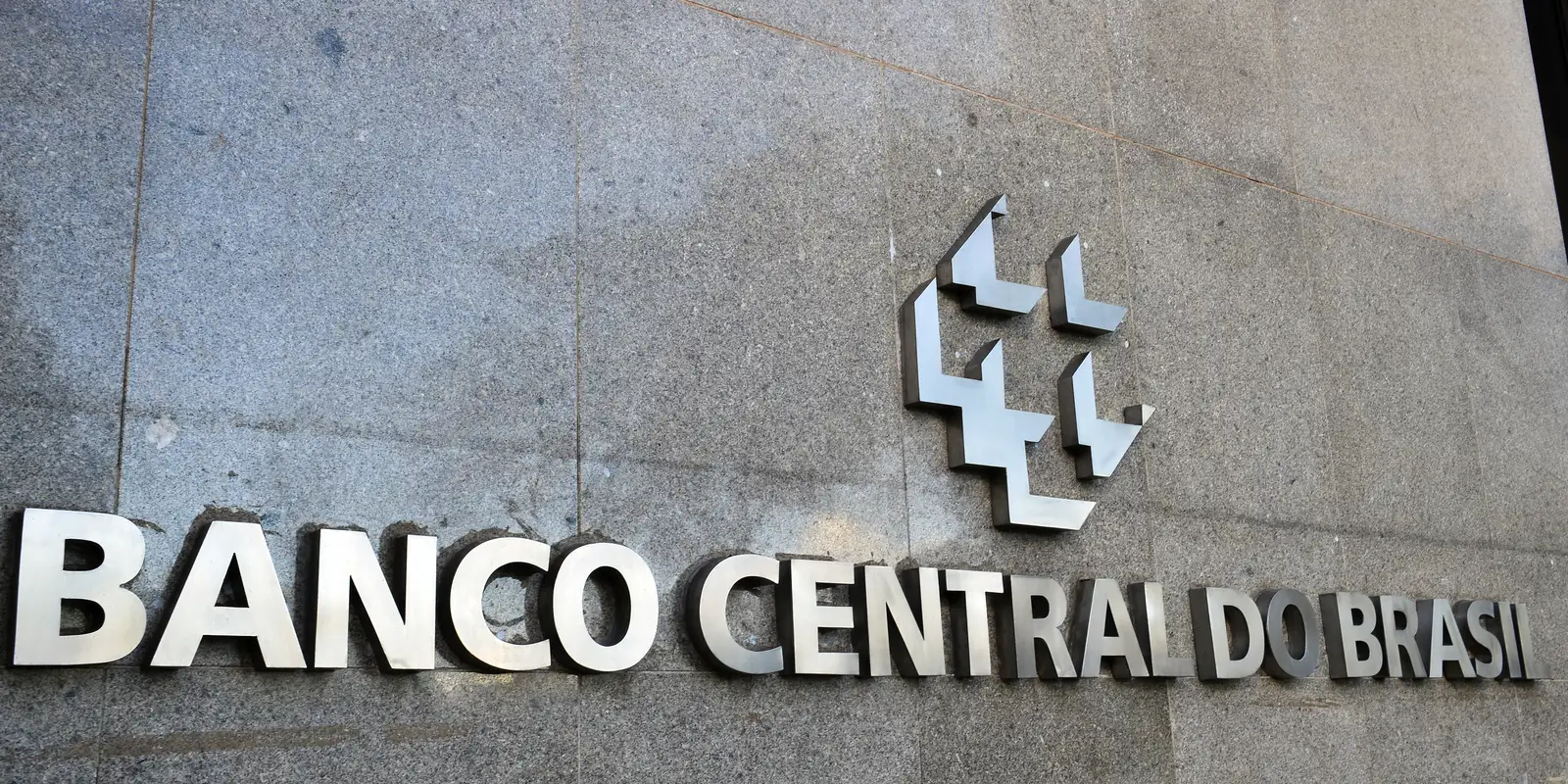 Mercado mantém projeções para inflação, PIB, Selic e dólar, indica Focus
